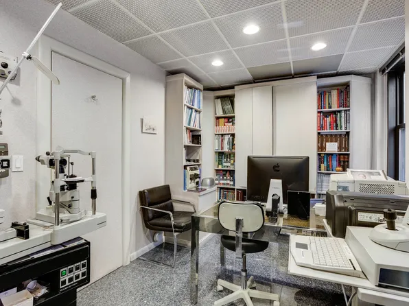 115 East 61st Street image 4 of 8