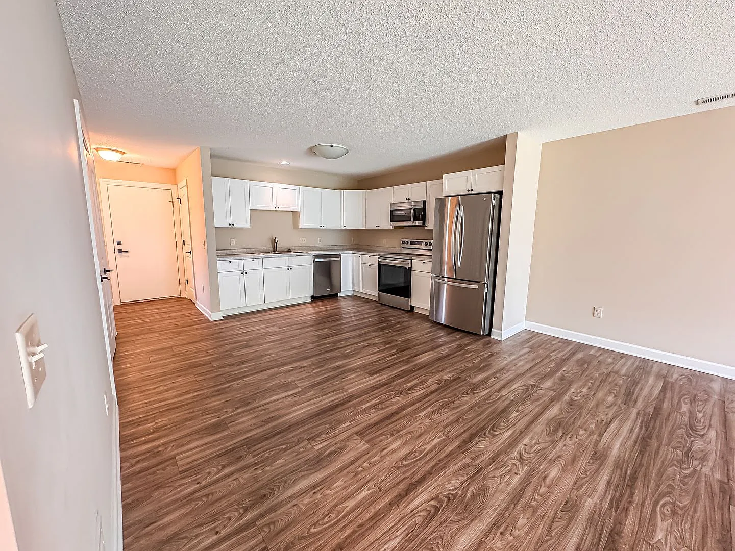 2 bed, 1100 sqft, $1,675 — Photo 3