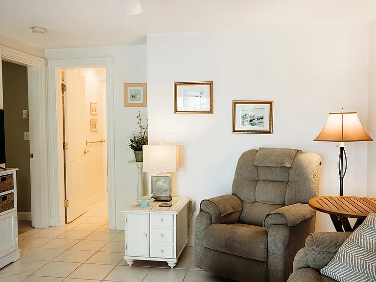 133 W Grand Ave #2 — Photo 16
