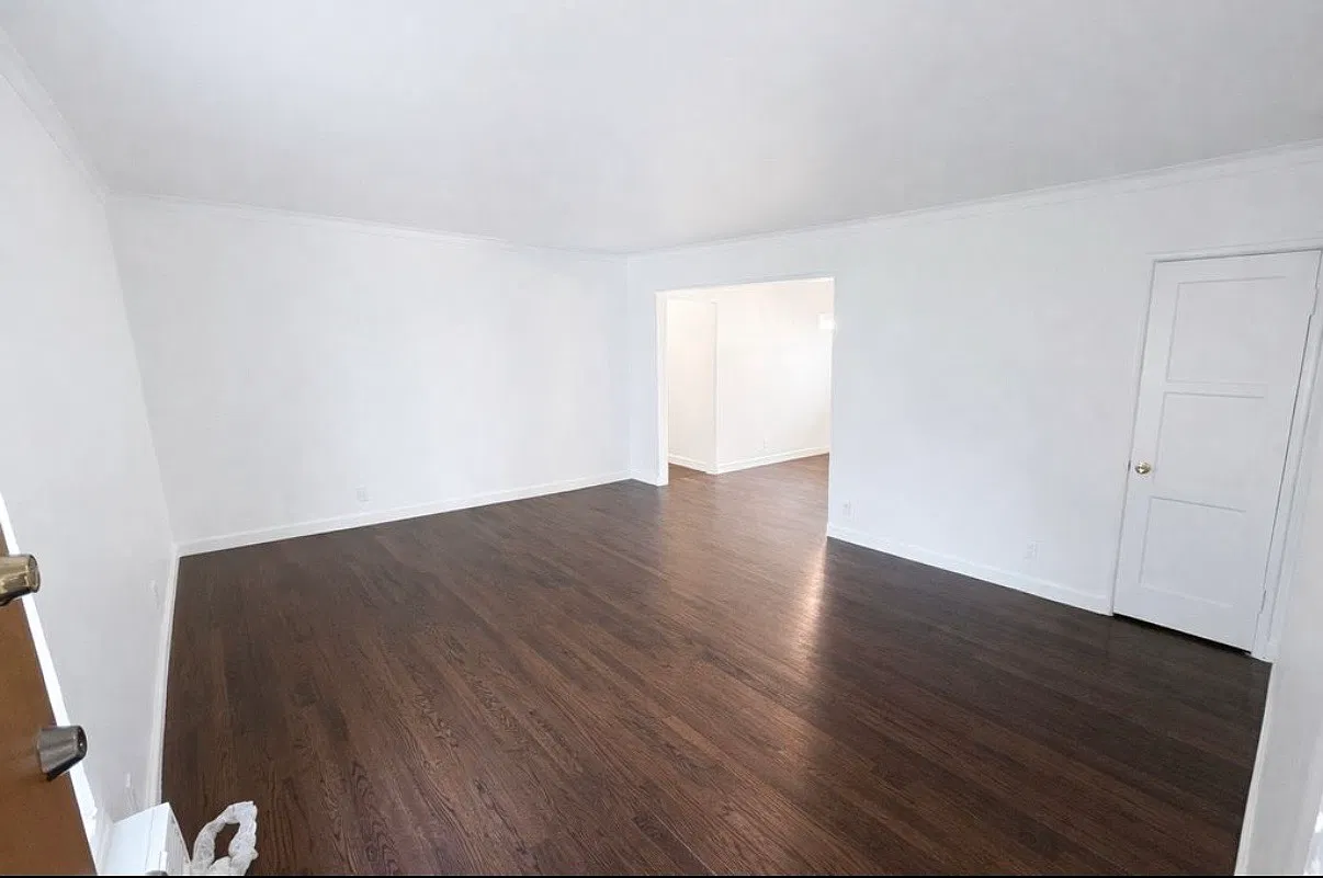 2 bed, 1000 sqft, $2,295 — Photo 2