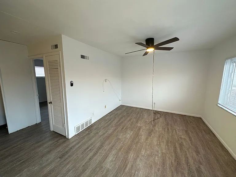 N High St 2232 SSR — Photo 8