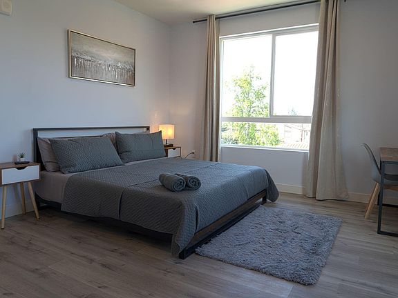 5th image of 10737 Hortense St #201