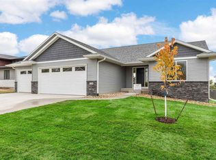 1730 Parkland Dr, Ely, IA 52227