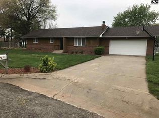 644 Arnold Dr, Lyons, KS 67554