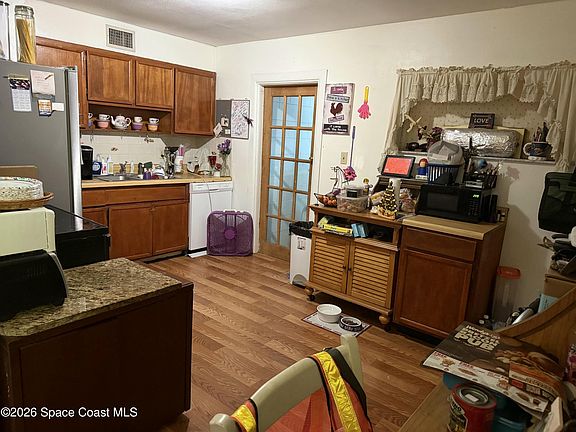 2nd image of 1515 Cunningham Ave