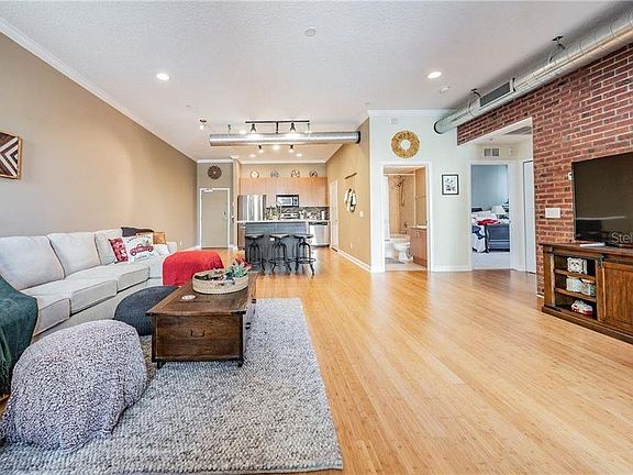 4th image of 523 4th Ave S