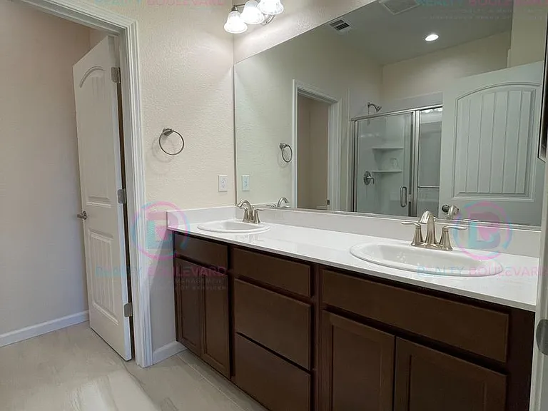 1013 Middle Gate Rd — Photo 28