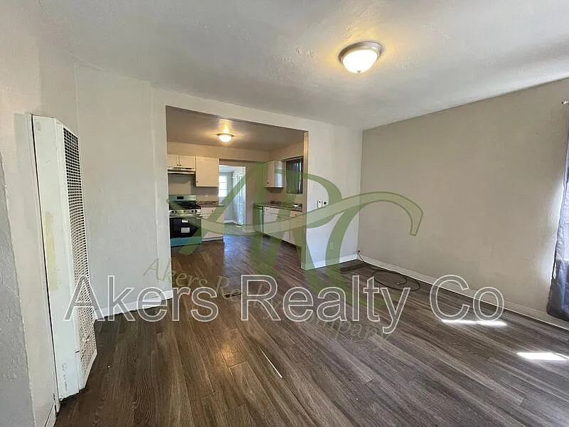 2 bed, 1.0 bath, 696 sqft, $1,195 — Photo 3
