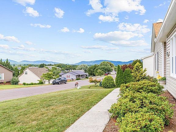 4th image of 5145 Jonathan Ln