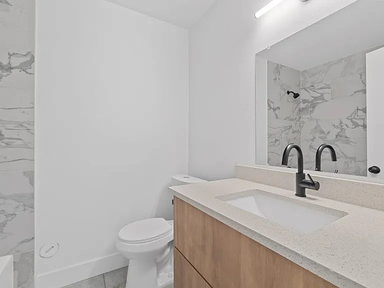 CrestHaus Apartments — Photo 43
