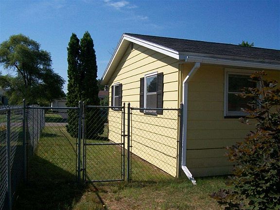 3rd image of 30 E Blueberry St