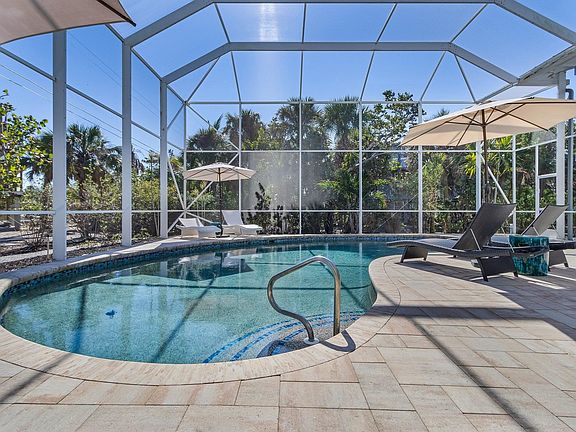 3rd image of 345 E Gulf Dr