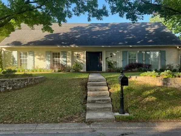 302 Wood Bluff Dr, Lafayette, LA 70503