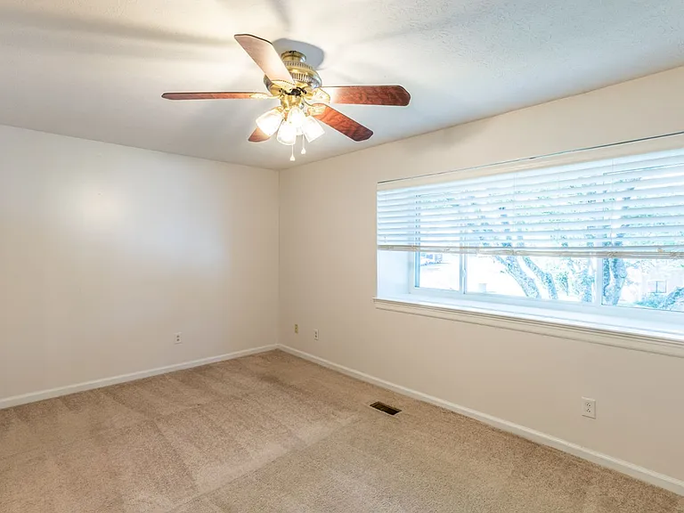110 Woodlake Dr — Photo 22