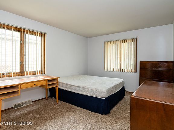 3rd image of 542 Longview Dr