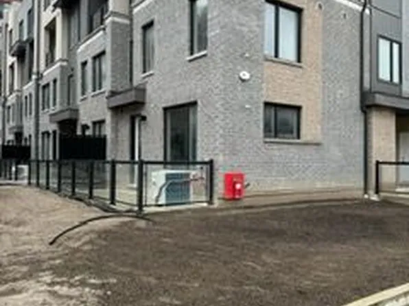 3562 Colonial Dr #2, Mississauga, ON L5L 0C1
