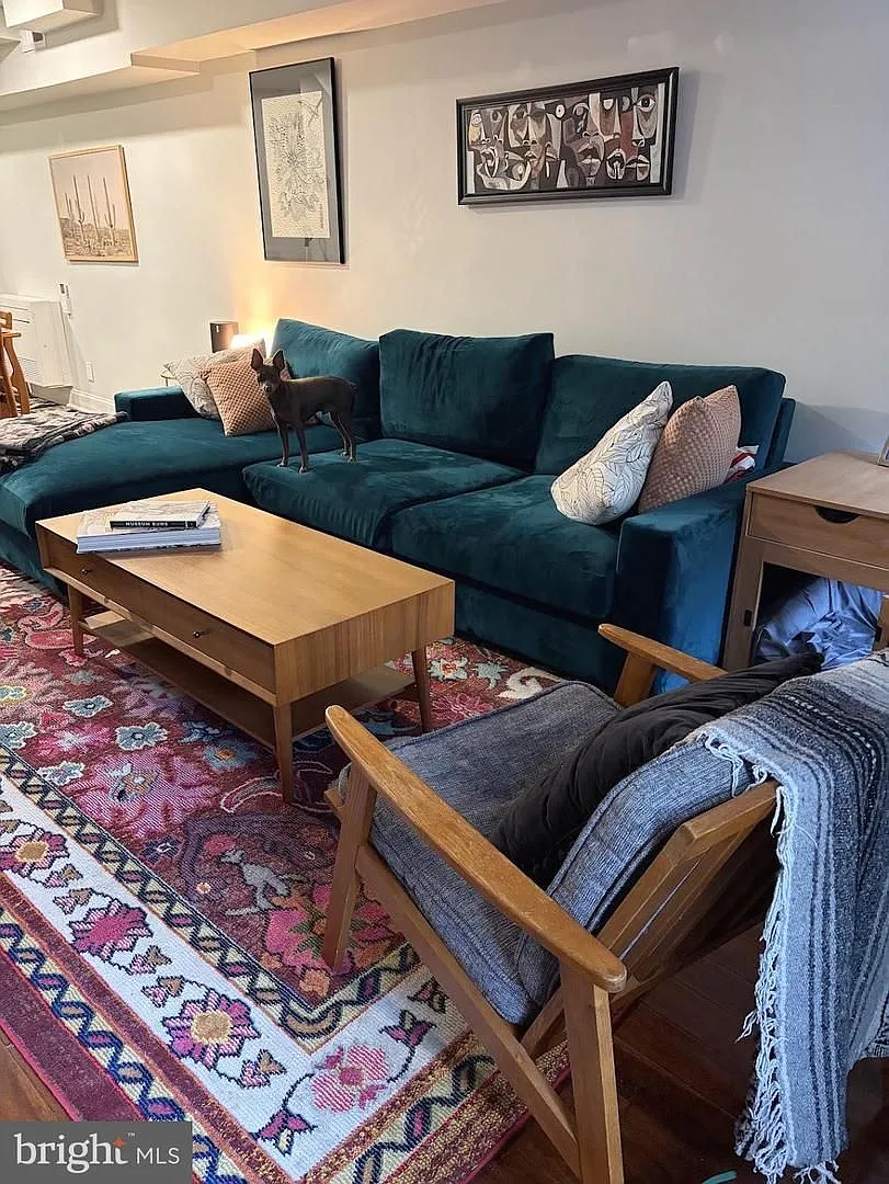 Beautifully renovated 3-bedroom, 2-bathroom home in the highly sought-after Canton/Fells Point ne... — Photo 3