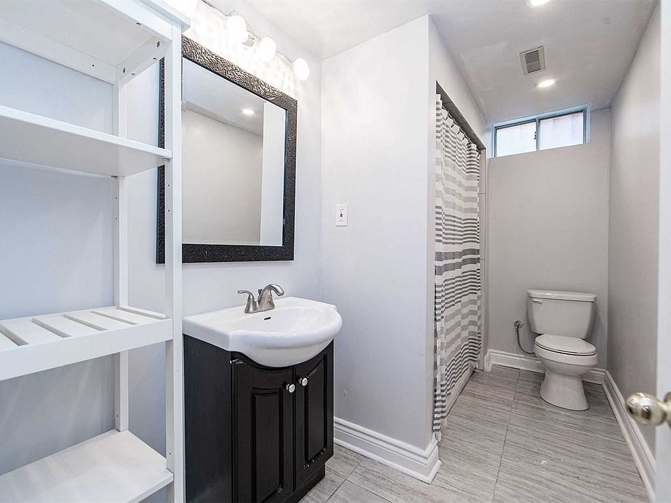 2nd image of 376 Kelly Cres #Basement