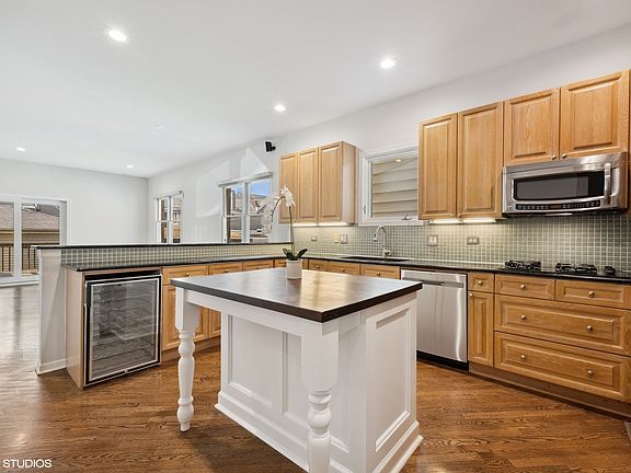 5th image of 3336 N Clifton Ave #1