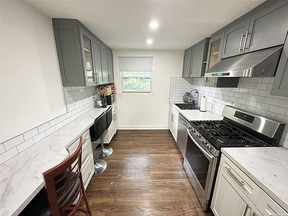 5th image of 304 Lincoln Blvd