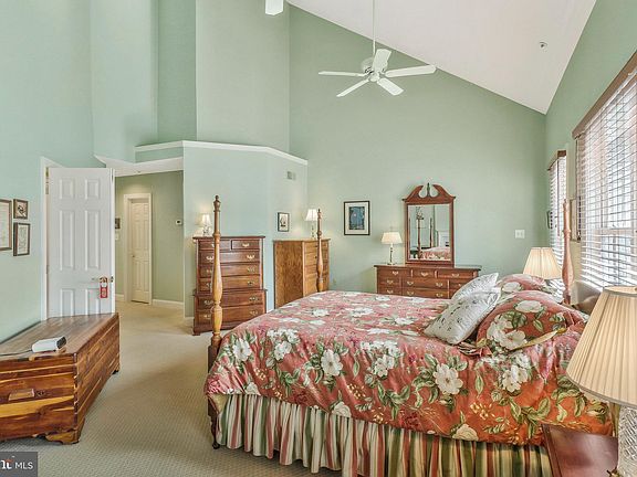 5th image of 2310 N Van Buren Ct