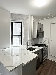 697 Tenth Avenue, #5R