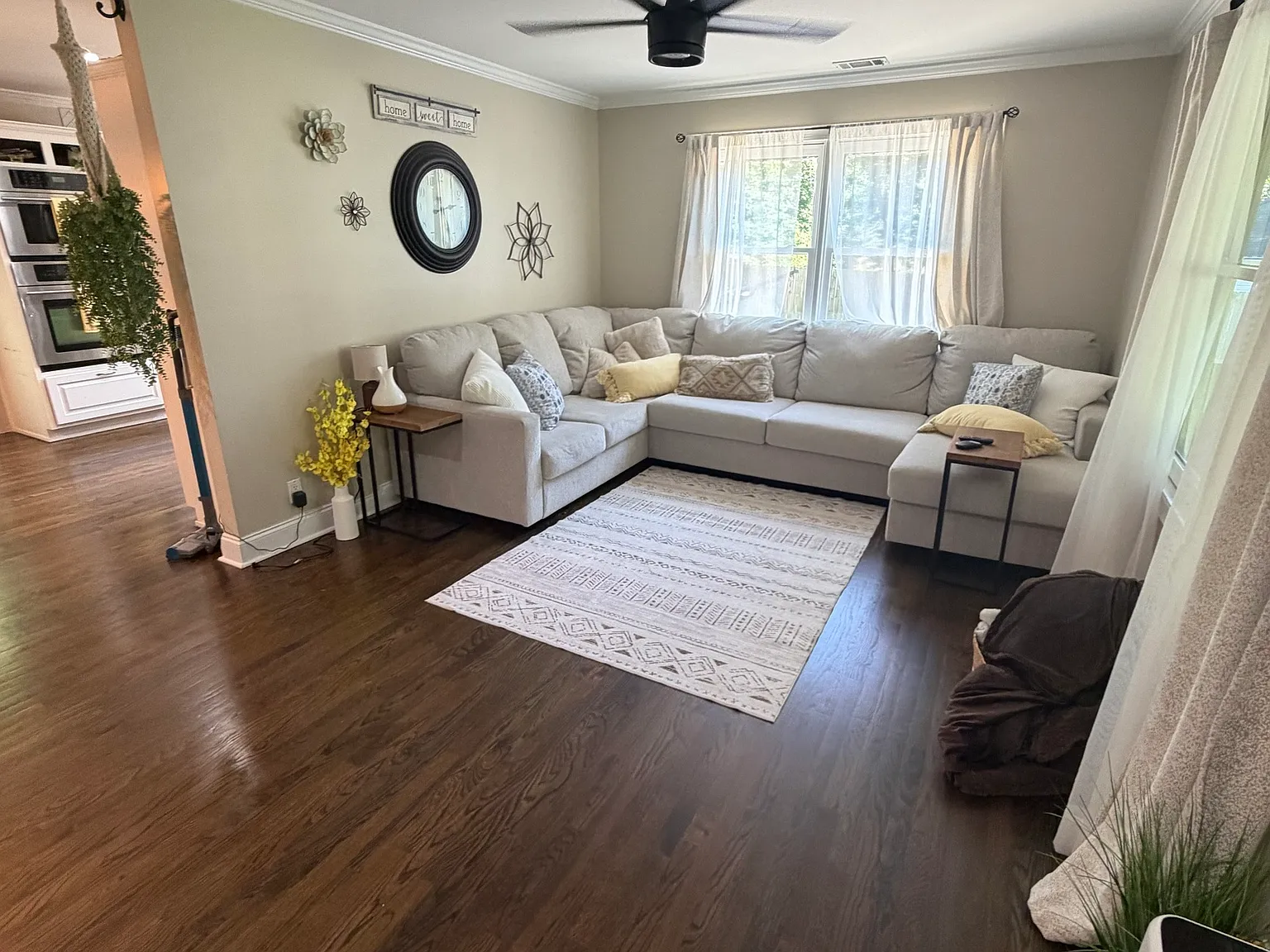 3 bed, 2.0 bath, 1200 sqft, $2,050 — Photo 3
