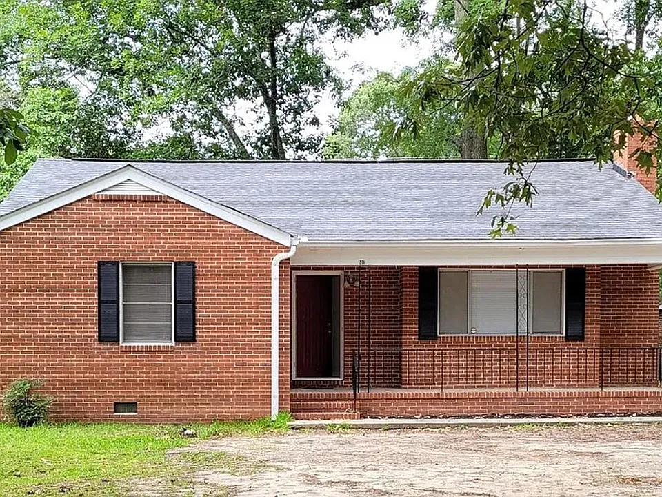 271 Peachtree Cir
