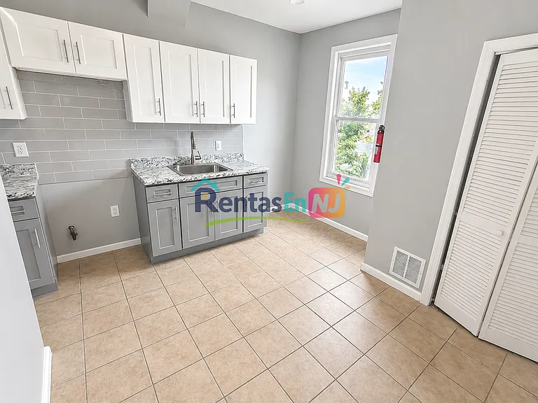 80 Brookdale Ave #3A — Photo 2