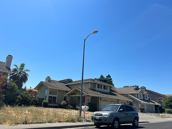 3rd image of 493 El Camino Dr