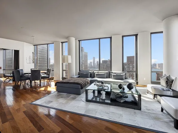 101 Warren St APT 2220, New York, NY 10007