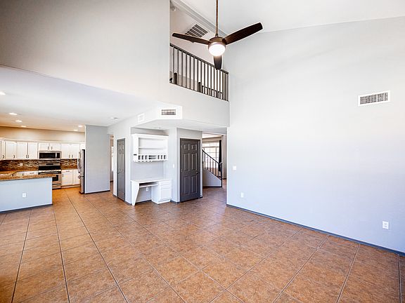 5th image of 868 W Tremaine Ave