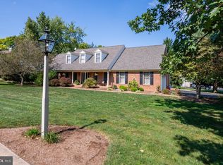 235 Farmstead Ln, Lititz, PA 17543