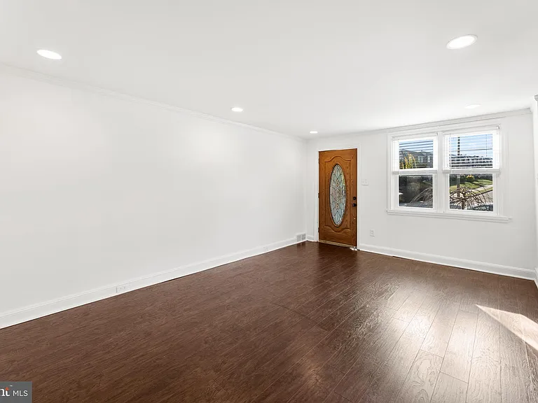1451 W End Dr — Photo 4