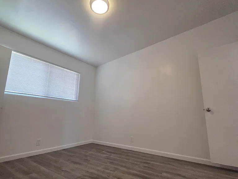 1018 W 65th St #1018 — Photo 10