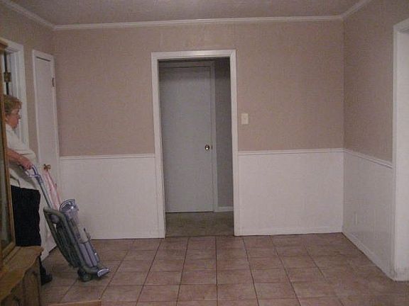 5th image of 450 Enfield Ln