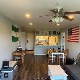 515 Sw Pkwy #301 — Photo 4