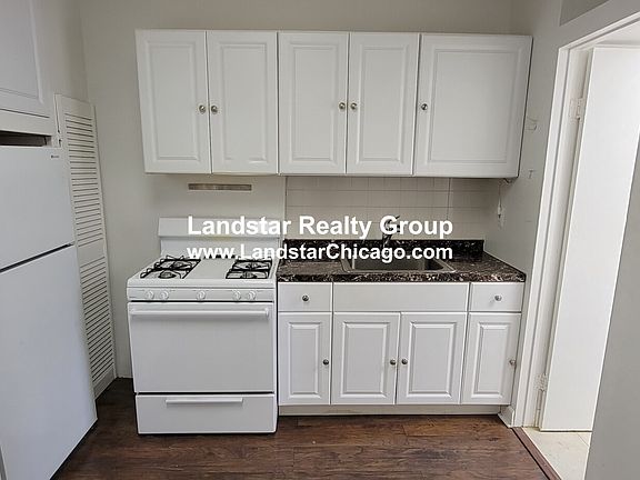 4th image of 1946 N Wilmot Ave #2