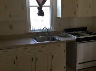 2221 N 2nd St APT 5, Clinton, IA 52732