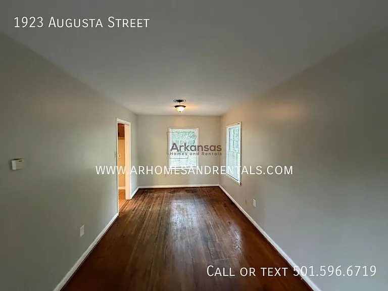 1923 Augusta St — Photo 4