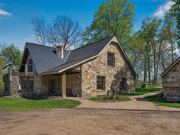 9340 N Shore Trl N, Forest Lake, MN 55025