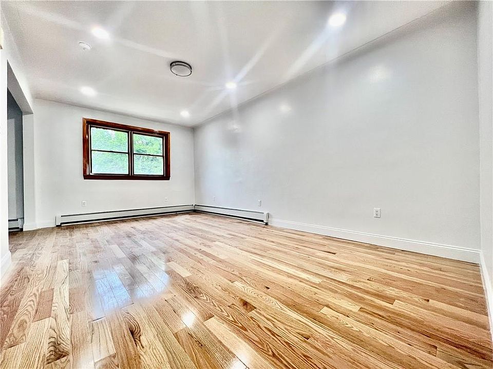 1st image of 20 Hodges Pl #1