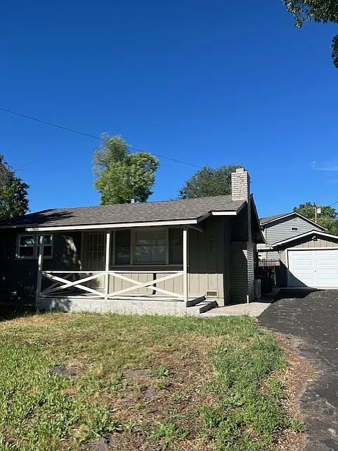 2 bed, 900 sqft, $2,550 — Photo 1
