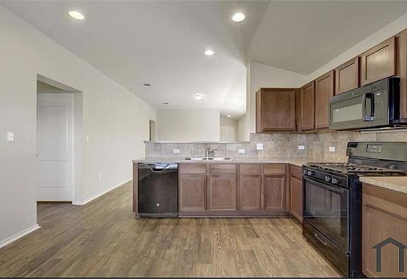 4th image of 15205 Walcott Dr