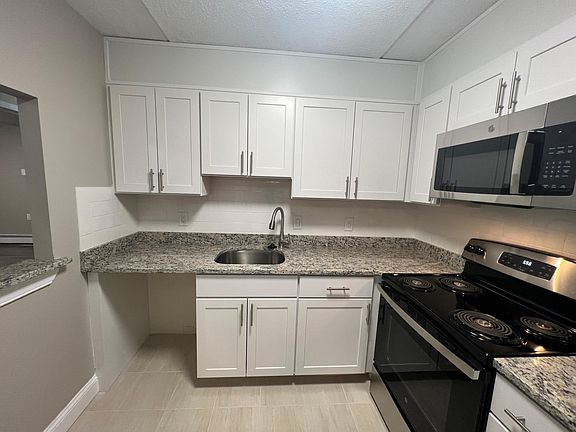 2nd image of 630 Norwest Dr #1D