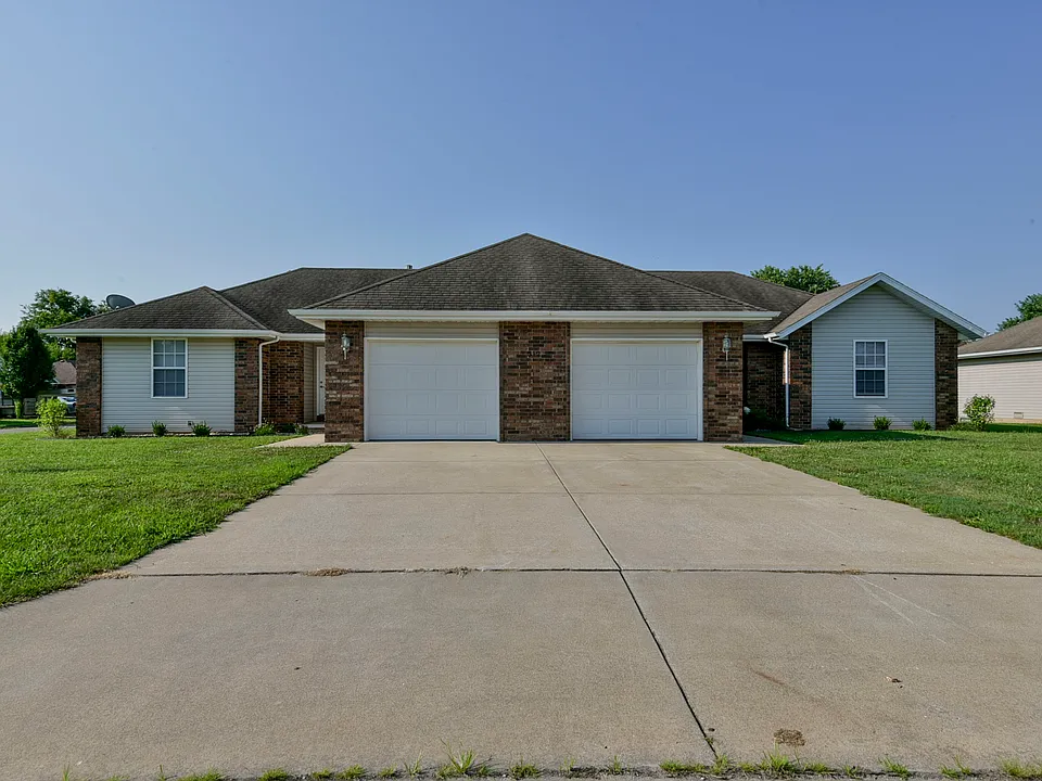 318 W Pawnee Ln #B