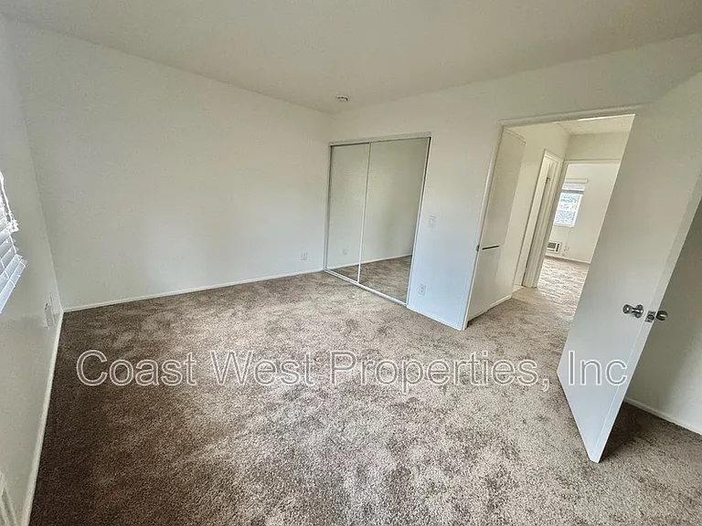 129 Jupiter St E — Photo 9