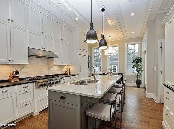 5th image of 2639 Lincolnwood Dr