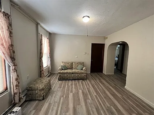 3 bed, 1800 sqft, $2,500 — Photo 4