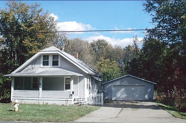 1st image of 62 Smith Ave